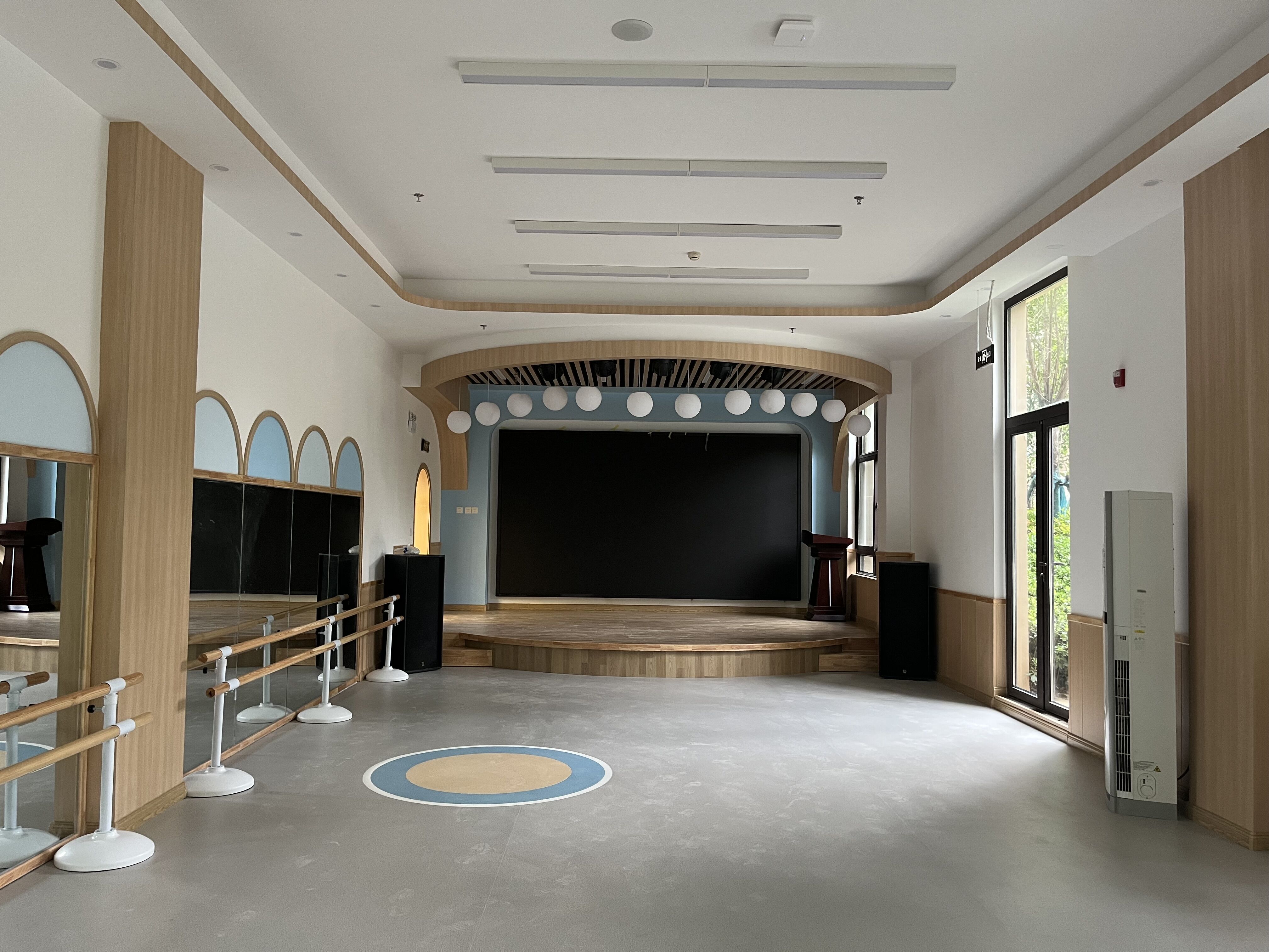 幼兒(ér)園多功能廳實景